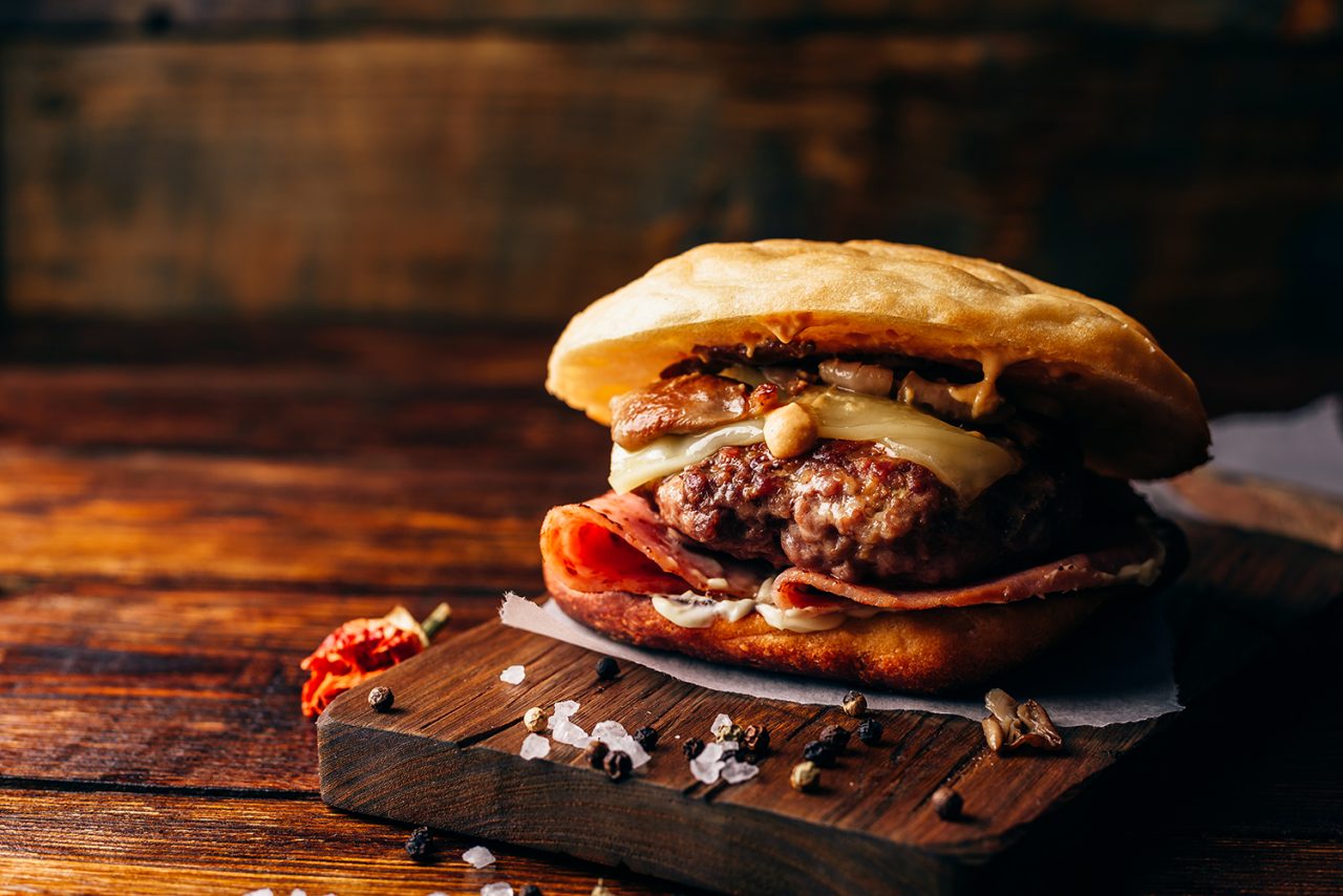 Hamburger de la maison piquant