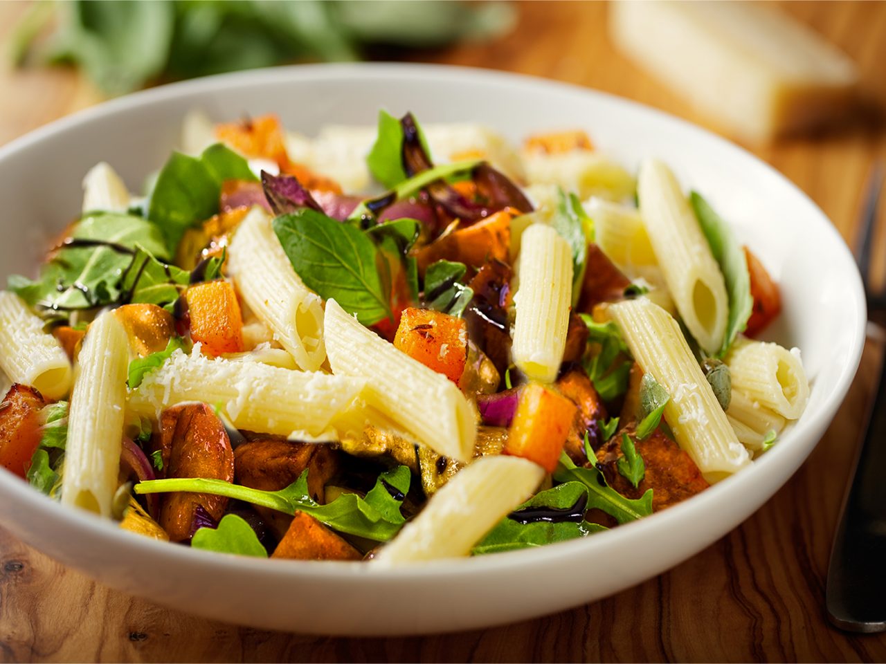 Salade de pâtes aux légumes rôtis